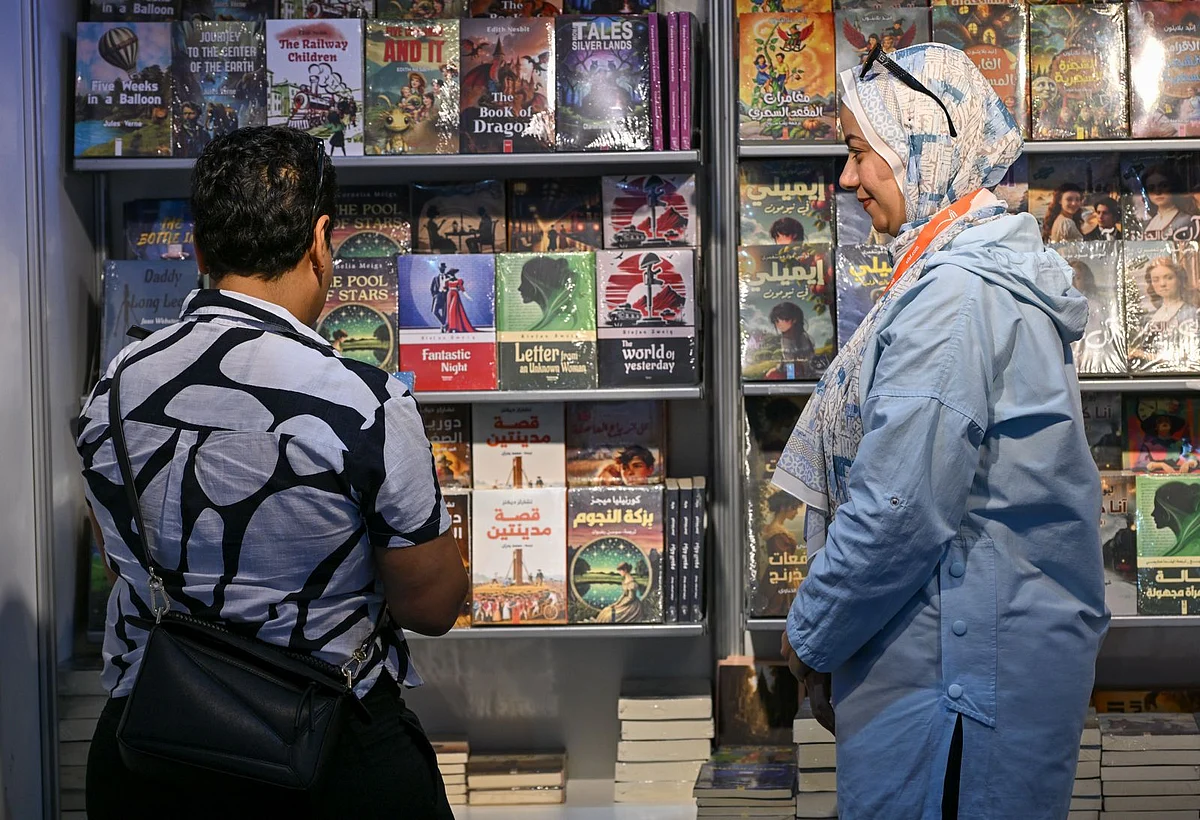 BAE: Sharjah Uluslararası Kitap Fuarı Şenliklerle Açılırken Kitap Severler, Yazarlar Birleşiyor