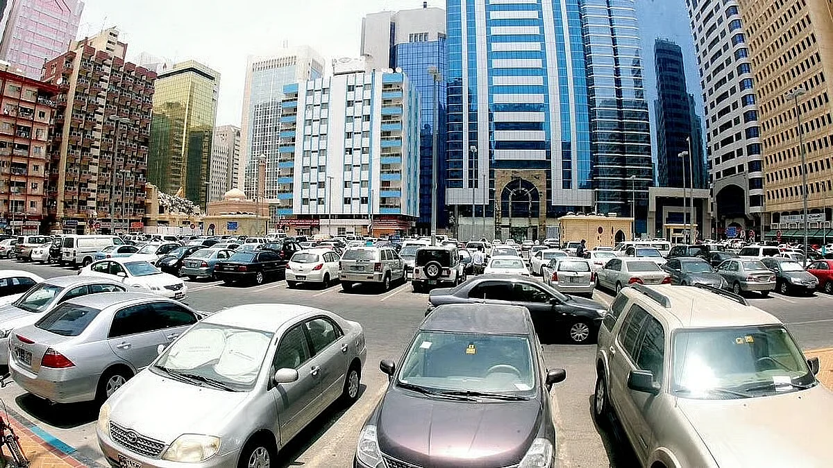 BAE: Trafik Sıkışıklığını Hafifletmek için Al Ain'in Hai Al Musalla'sında Ücretli Otopark Açıldı