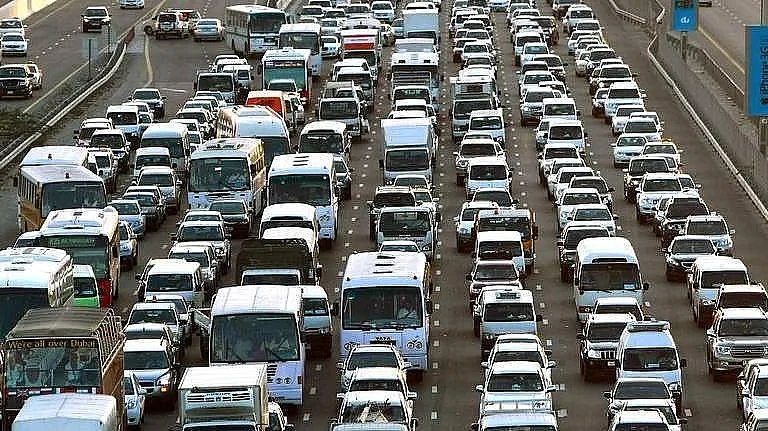 BAE, Yoğun Saatlerde Yaşanan Aceleyi Engellemek için Yeni Trafik Sistemleri, Politikalar ve Ulaşım Seçenekleri Planlıyor