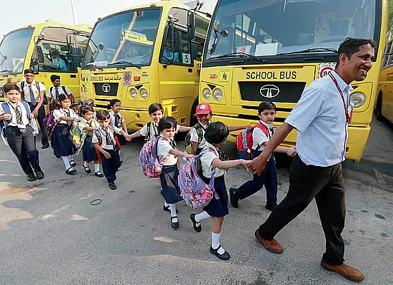BAE'de Bir Aylık Tatil: Okullar Kış Tatilinden Önce Sınavları, Saha Gezilerini Tamamlıyor