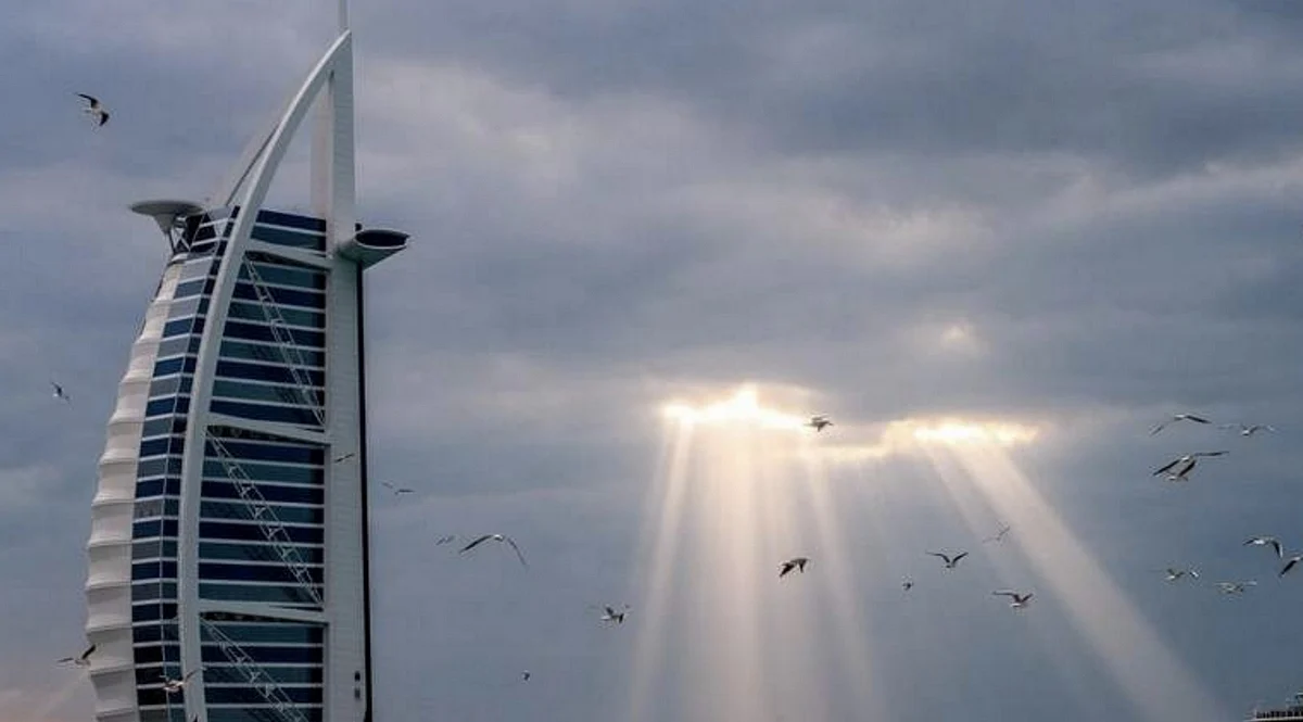 BAE'de Yarın Hava Durumu: Bazı Bölgelerde Yağmur İhtimali, Dubai'de En Düşük Sıcaklık 19 ° C