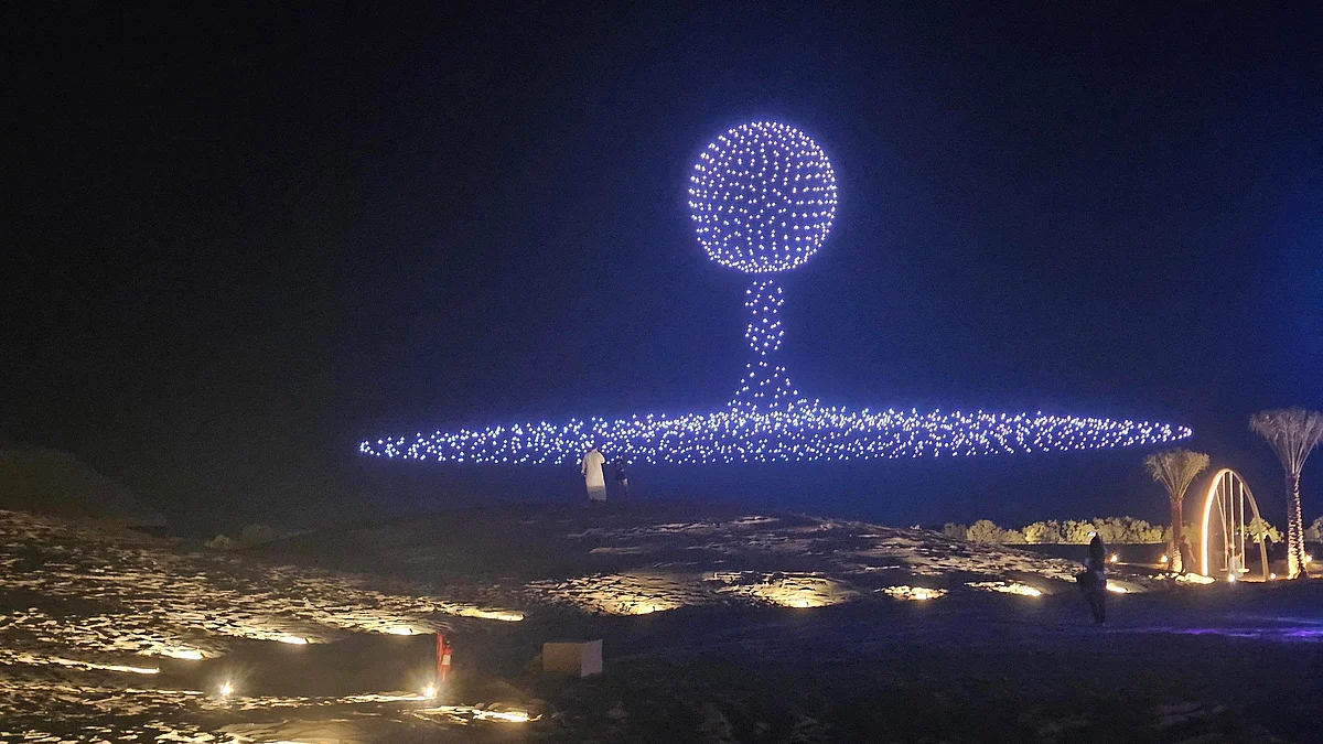 Bakın: Abu Dabi'deki Issız Ada, Hafif Enstalasyonlarla Açık Sanat Galerisine Dönüşüyor