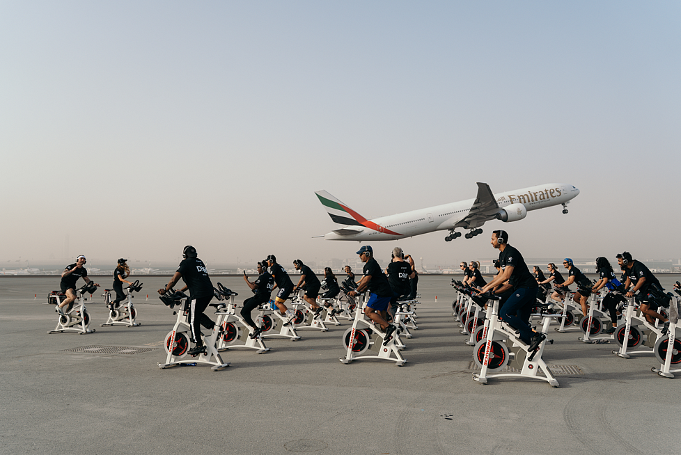 Bakın: Dubai, Uçuşlar Havai Uçarken Dxb Pistini Bisiklet Arenasına Dönüştürüyor