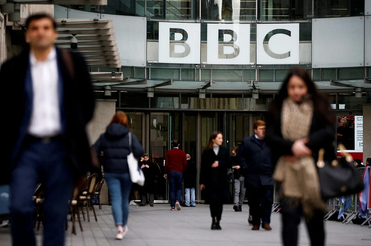 BBC Başkanı Tim Davie, Trump Konuşma Düzenleme Skandalıyla İlgili Tartışmaların Ortasında İstifa Etti