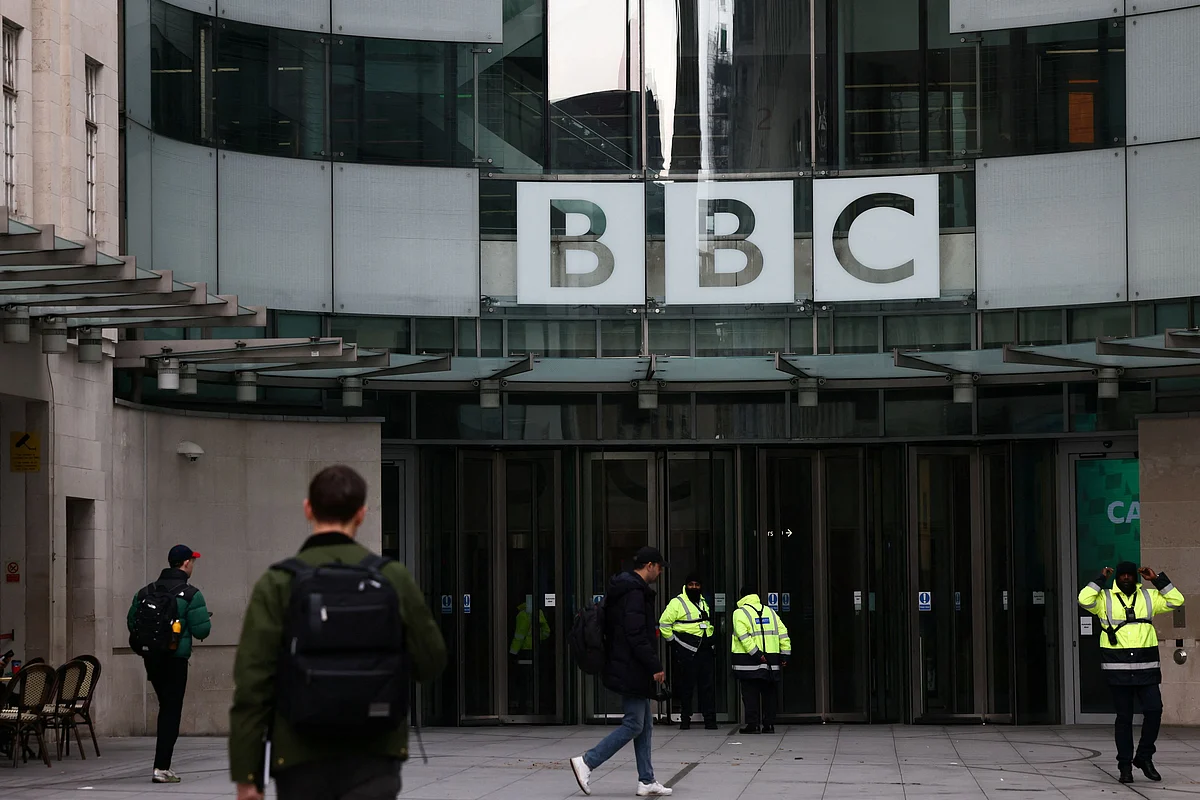 Bbc Kutuplaşmış Siyasi ve Medya Ortamının Çapraz Ateşine Yakalandı