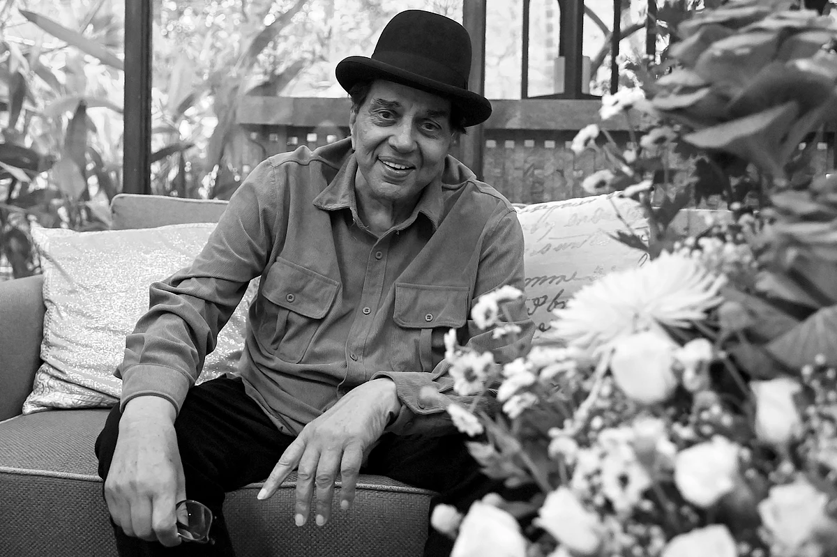 Bollywood Oyuncusu Dharmendra 89 Yaşında Hayatını Kaybetti