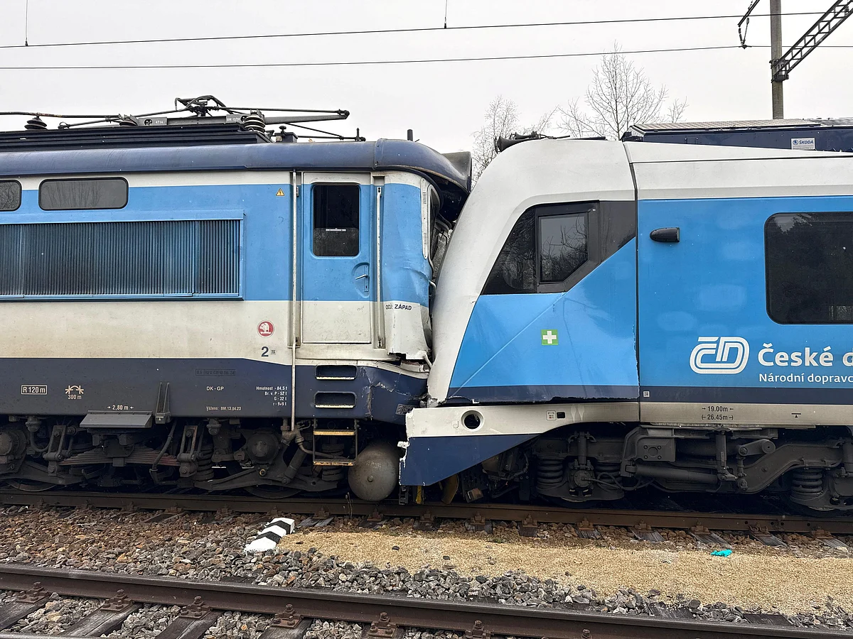 Çek Cumhuriyeti'nde iki tren Kafa Kafaya Çarpıştı ve Onlarca Tren Yaralandı