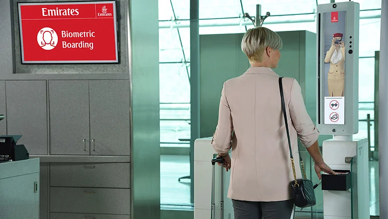 Pasaport Olarak Telefonunuz: El İlanları Artık Uçuş Rezervasyonu Yapın, Check-İn Yapın, Mobilde Göçü Temizleyin