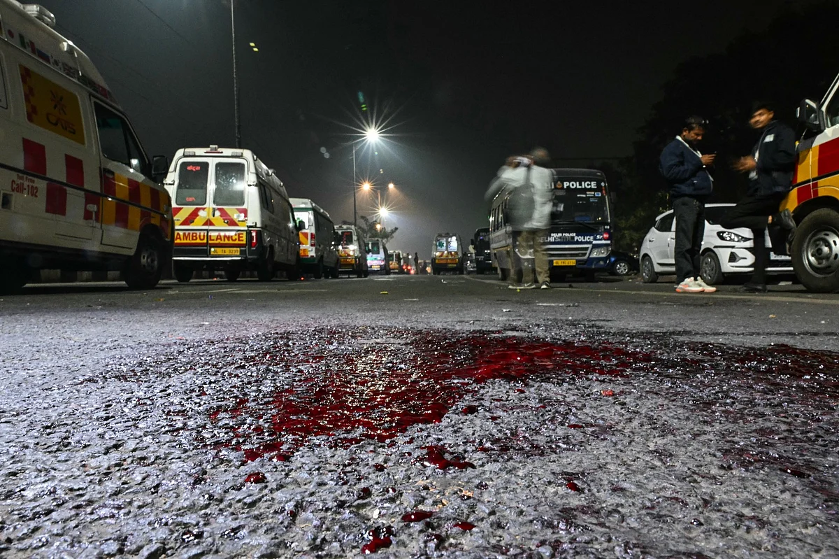 Delhi Patlaması Fotoğrafları: Kömürleşmiş Arabalar, Kızıl Kale Patlama Bölgesi Yakınındaki Kanlı Sokaklar