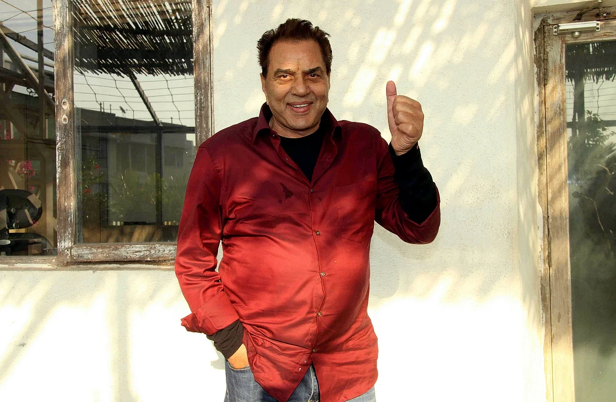 Dharmendra, Ailesi Onu Eve Götürmeye Karar Verdiğinde Hastaneden Taburcu Edildi: Doktor