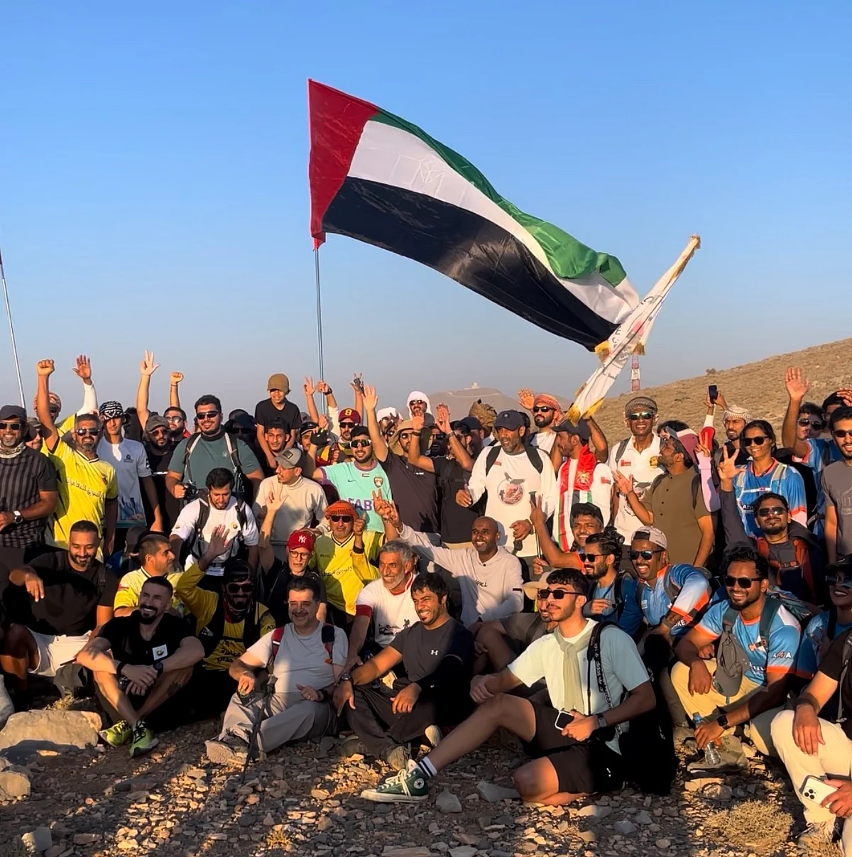 Dikkat: 1200 Yürüyüşçüler Fethetmek Rak var Jebel Cevabınız için 1.900 M BAE Bayrak Günü münasebetiyle