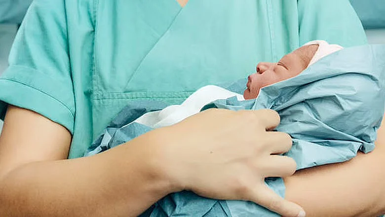 Doğal Doğumun Koruyucuları: BAE'nin ilk Mezun Emirlik Ebeleriyle Tanışın 