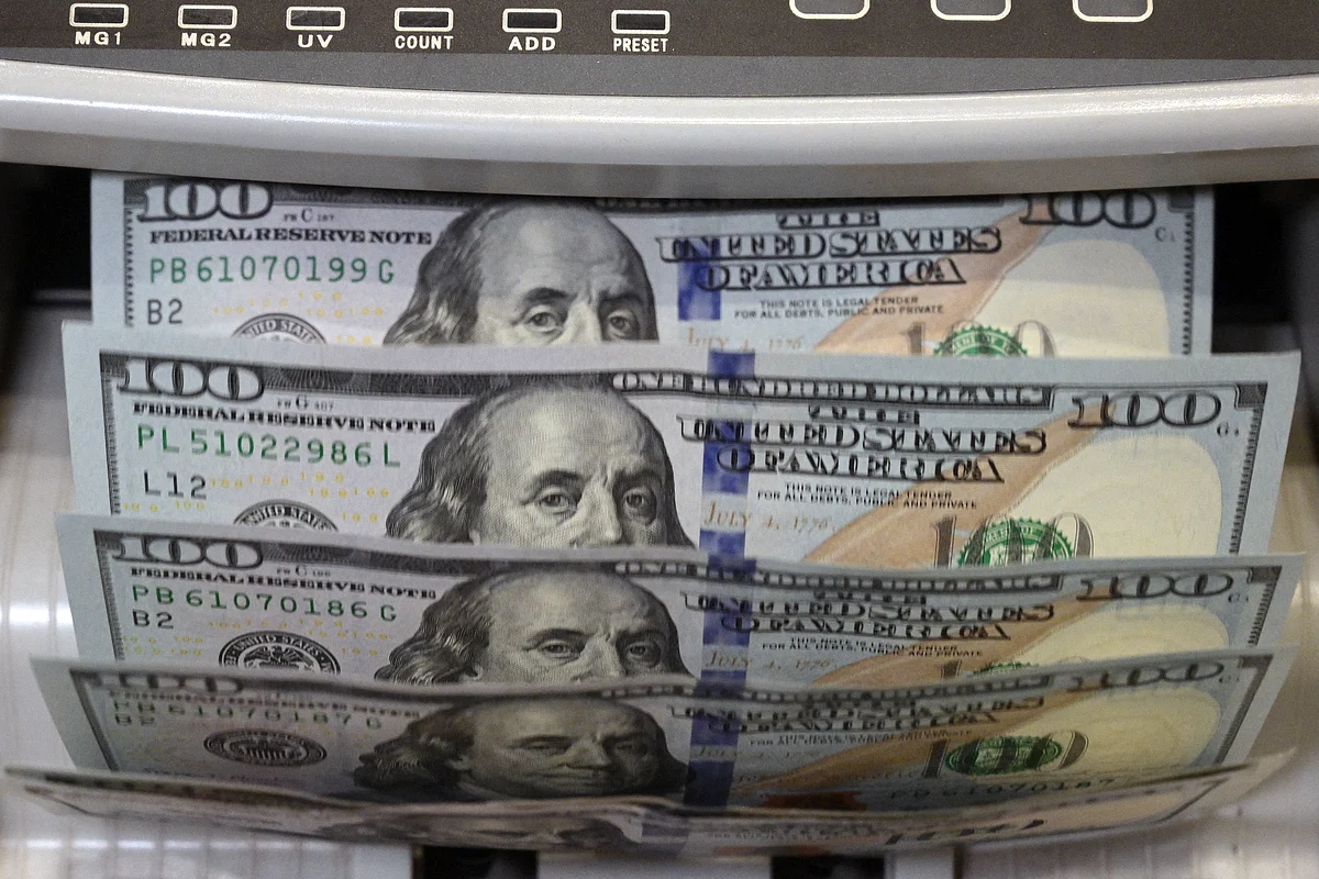 Dolar, Faiz İndirimi Şüpheleri ve Güvenlik Oyunundaki Kazançları Artırıyor; Pound Fişleri