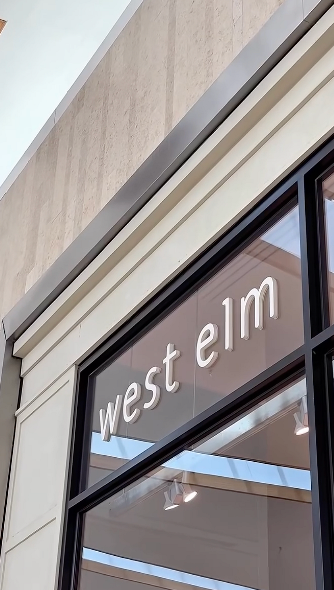 Dubai, Abu Dabi'nin Çömlekçilik Ahırı, West Elm Mağazaları Aralık Ayında Kapılarını Kapatacak