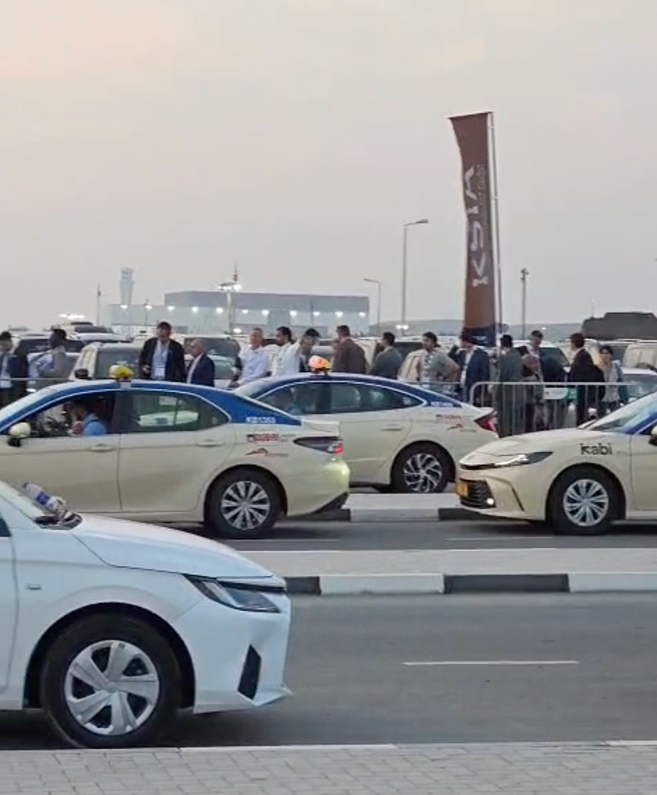 Dubai Airshow 1. Gün: Katılımcılar Heyecan Verici Gösterilerden Sonra Cesur Uzun Otopark, Taksi Hatları