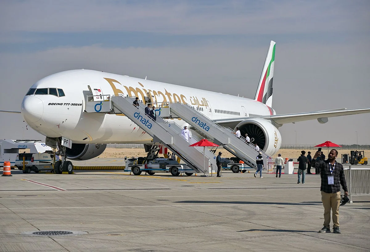 Dubai Airshow 2025: Uçan Gösteriler Başlıyor; Etkileyici Hava Performansları Kalabalıkları Şaşırtıyor