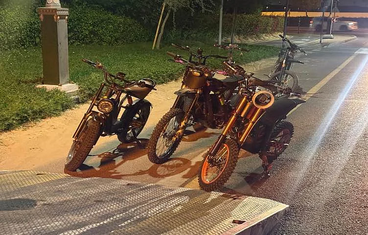 Dubai Polisi, E-Bisikleti 100 Km / Saatin Üzerinde Hızlandıran Gençleri Yakaladı; 101 Sürüş Ele Geçirildi