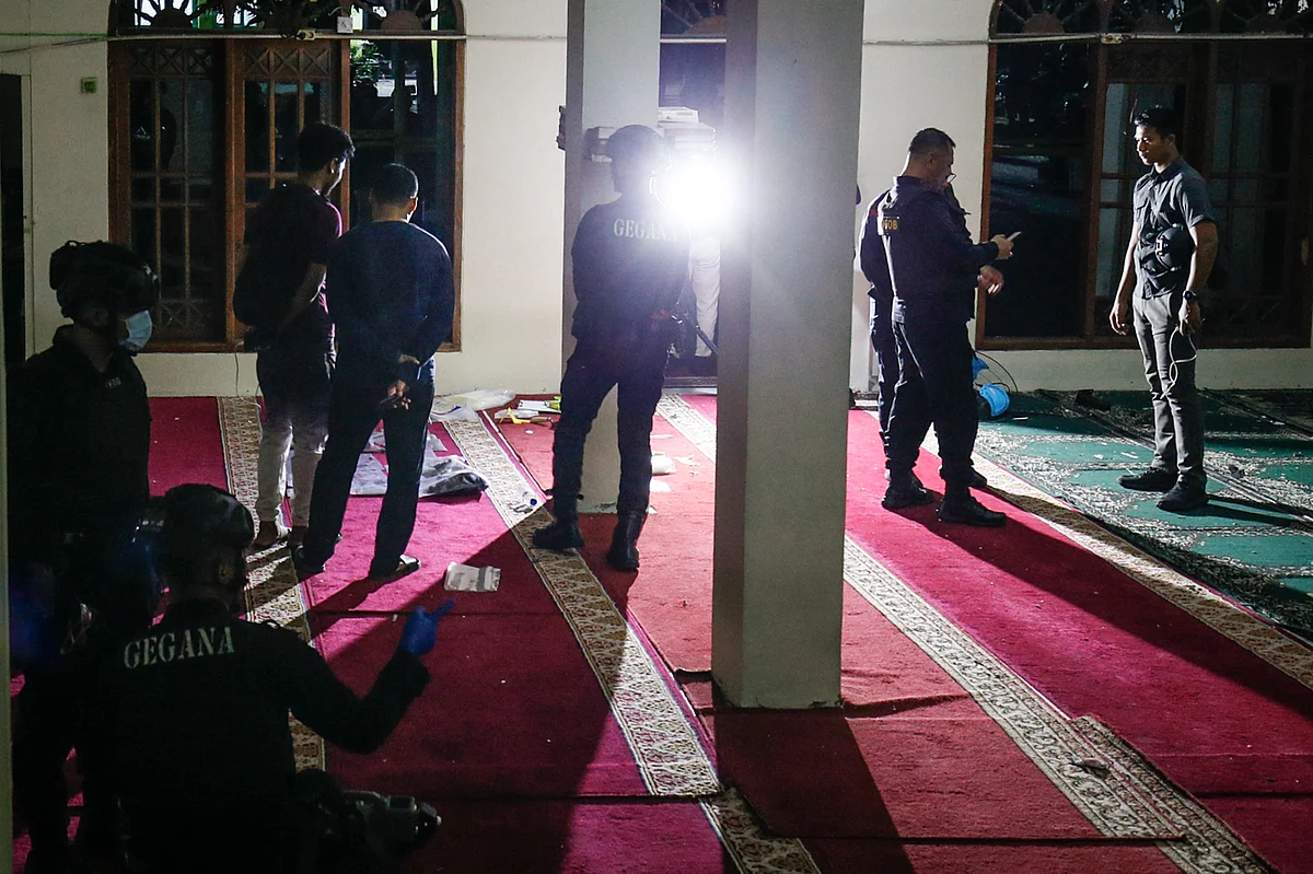 Endonezya Okul Camisindeki Patlamada Öğrenciyi Araştırıyor; Nedeni Bilinmiyor