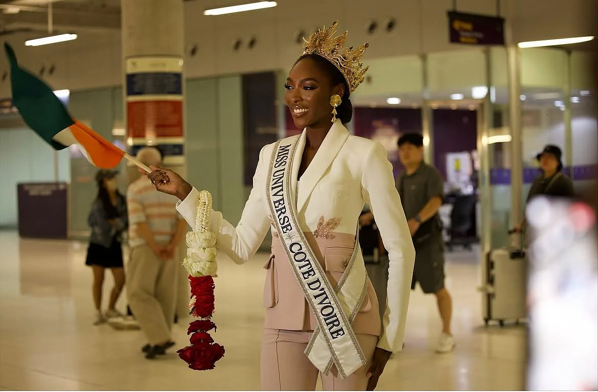 Fildişi Sahili Güzeli Olivia Yacé, Kainat Güzeli Afrika ve Okyanusya'dan İstifa Etti