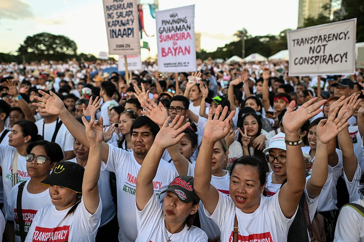 Filipinler: Binlerce Greft Karşıtı Protestocu ikinci Gün için Manila Sokaklarına Çıkıyor