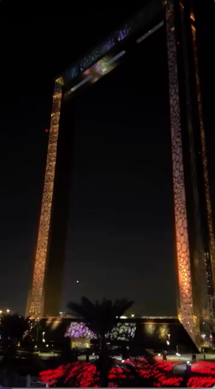 İzle: Dubai Sakinleri Gökyüzünde Leonid Meteor Yağmuru Görüyor