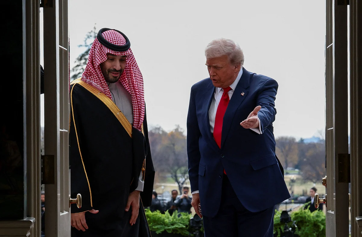İzle: Trump, Suudi Prensini Top Ateşiyle, Beyaz Saray'daki Atların Geçit Töreniyle Kabul Etti