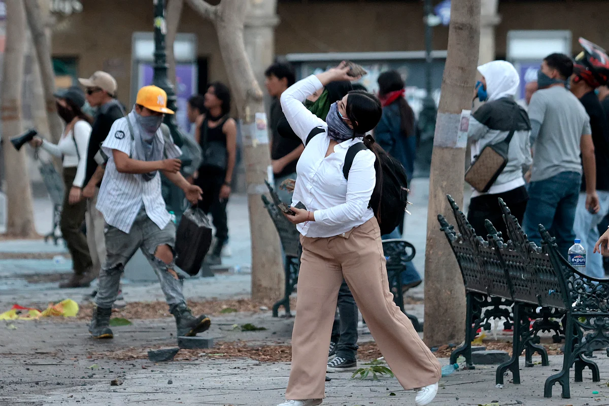 Mexico City'de Suçla Mücadele Protestolarında Çatışmalar Patlak Verdi ve 120 kişi Yaralandı