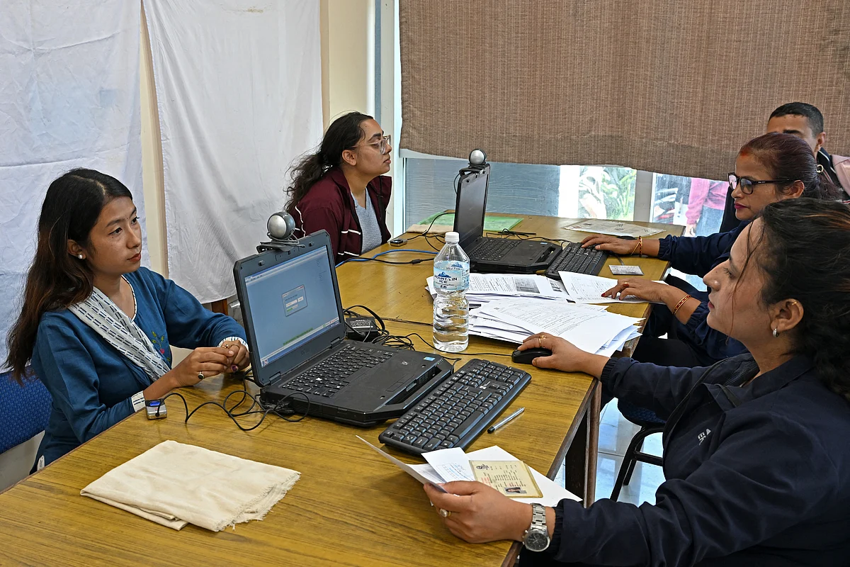 Nepal, Ayaklanma Sonrası Anketler için 125 Parti Kaydetti