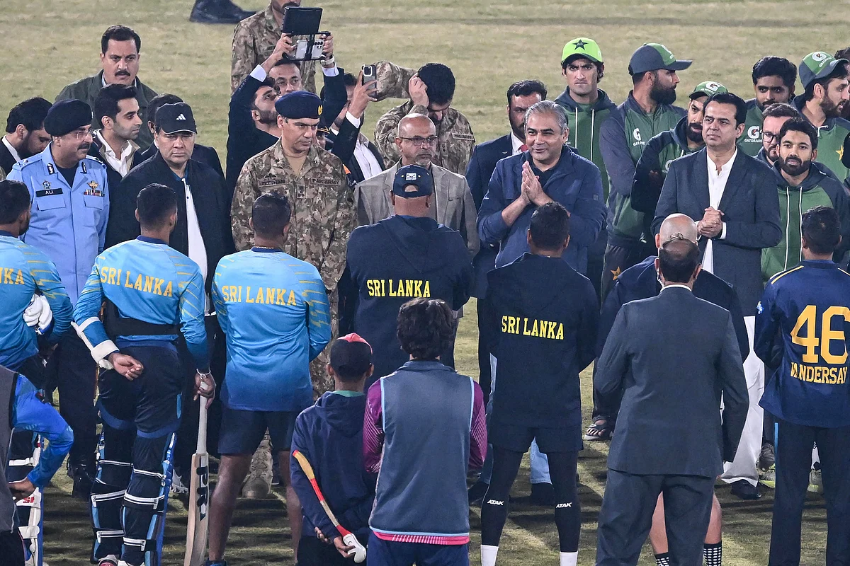 Pakistan, Bombalamaya Rağmen Tur Devam Ederken İkinci Odı'de Sri Lanka'yı Yendi