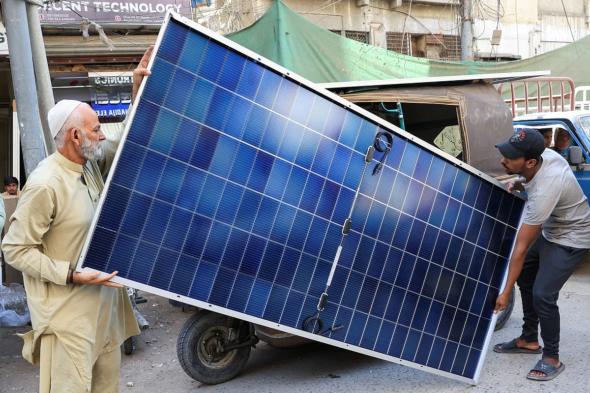 Pakistan: Çatıdaki Güneş Enerjisi Üretimi Gelecek Yıl Bazı Merkezlerde Şebeke Talebini Aşacak