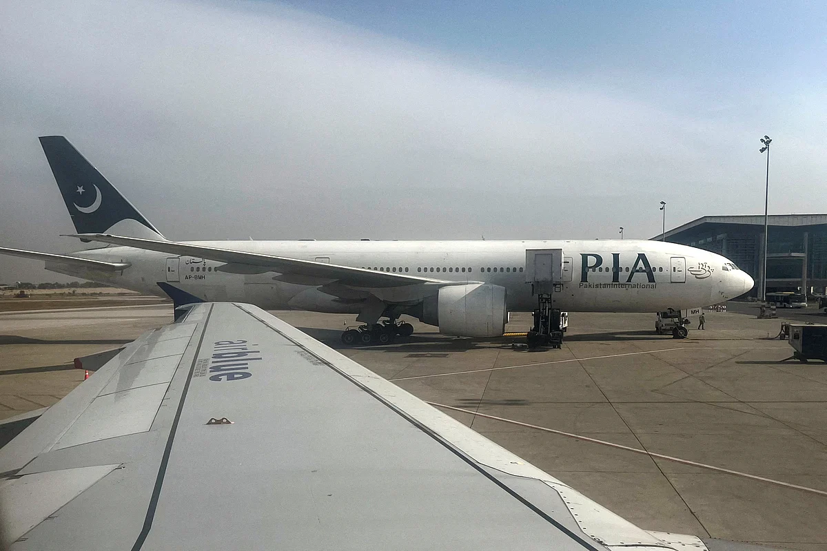 Pakistan Havayolunun Operasyonları Geçici Olarak Durduğu için Dubai Uçuşu 9 Saat Ertelendi