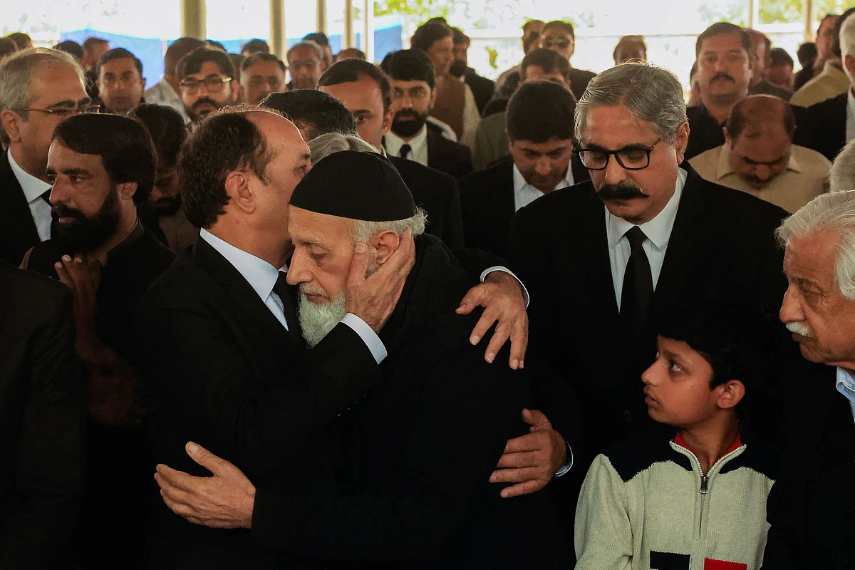 Pakistan, İntihar Patlamasından Sonra İslamabad Güvenliğini Sıkılaştırdı