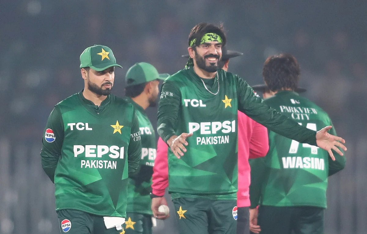 Pakistan Üç Seri Finale Çıkarken Usman Tarık için Hat Trick