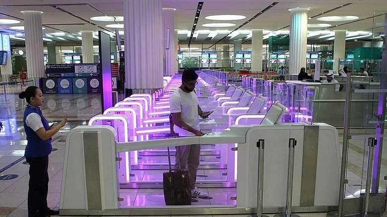 Pasaport Yok, Kuyruk Yok: Dubai, Al Maktoum'da 'Kırmızı Halı' Havaalanı Deneyimi Planlıyor