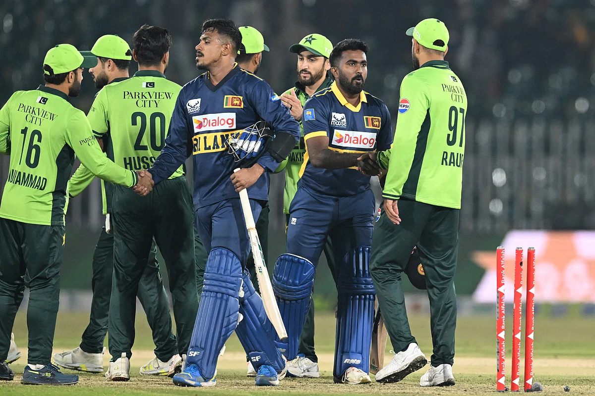 Sri Lanka Kriketçileri Bomba Patlamasından Sonra Pakistan'ı Terk Etti