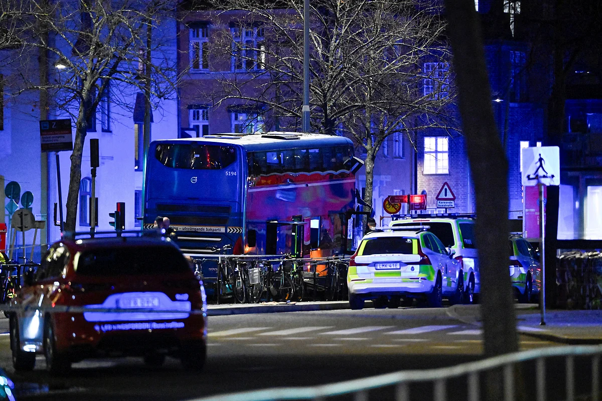 Stockholm Otobüsü Sığınaktaki Yayalara Çarptığında Birkaç Kişi Öldü