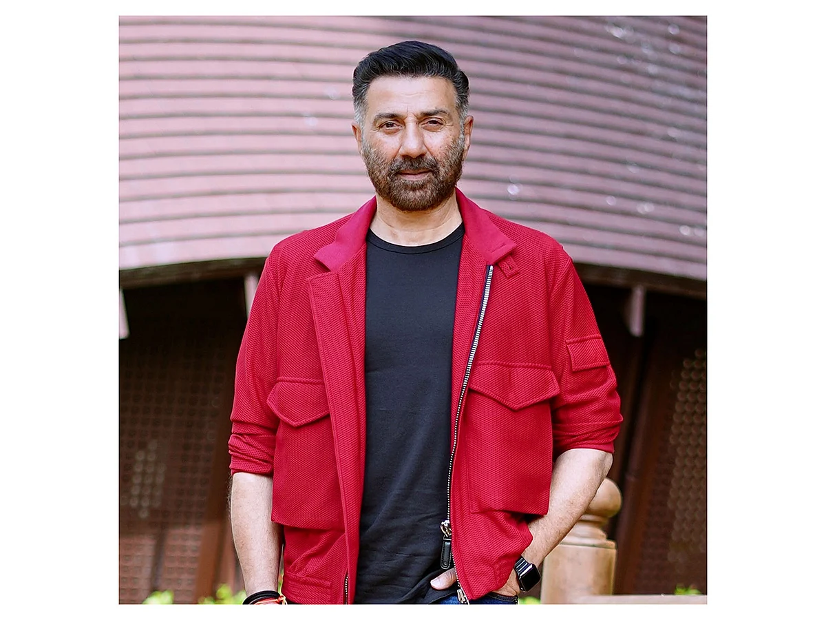 Sunny Deol, Dharmendra'nın Evinin Dışındaki Paparazzilerde Soğukkanlılığını Kaybeder