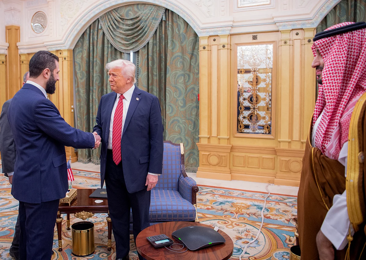 Suriye Devlet Başkanı, Beyaz Saray'da Trump'la Görüşmek üzere Dönüm Noktası Ziyareti için ABD'ye Geldi