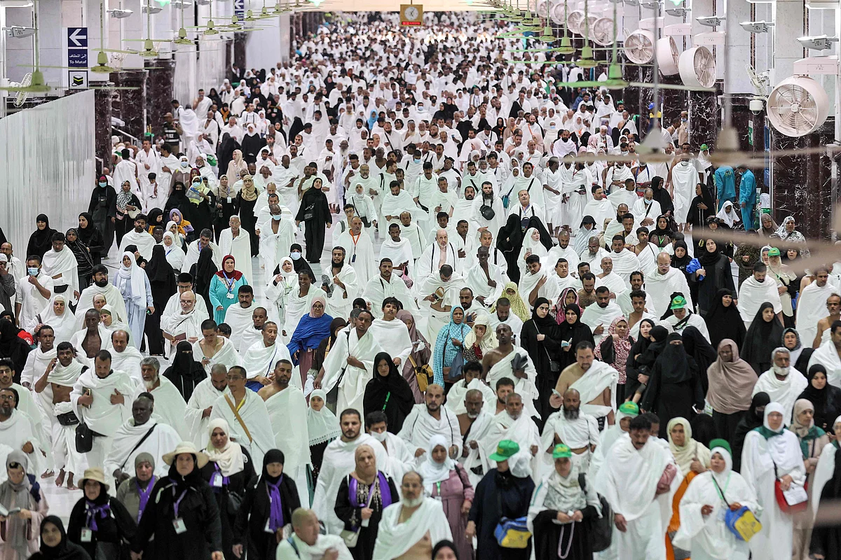 Suudi Arabistan: Mekke Ulu Camii'nde Güvenliği Zorlayan Video Viral Hale Geldikten Sonra Hacı Tutuklandı