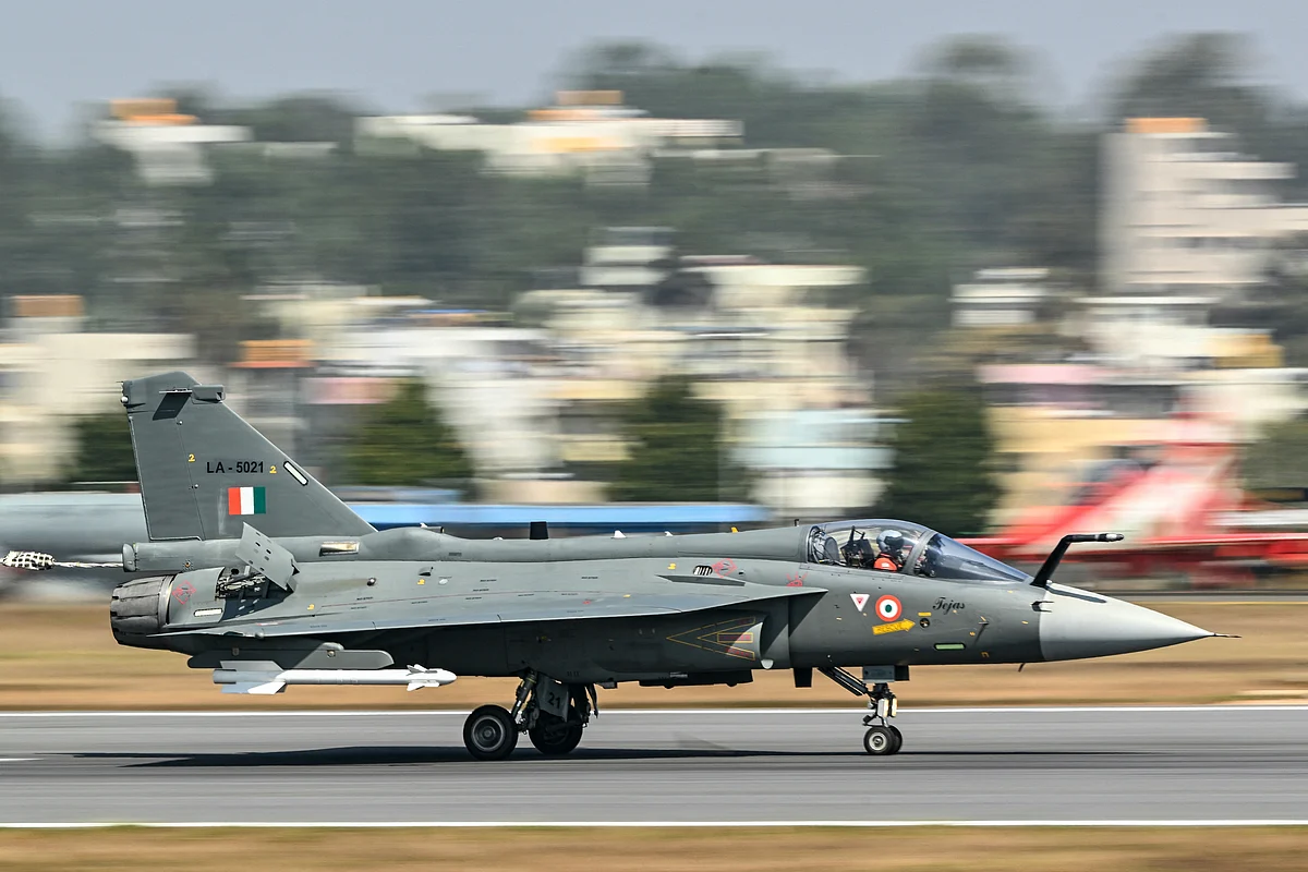 Tejalar Nedir? Dubai Airshow'da Düşen Hindistan Savaş Uçağının içinde