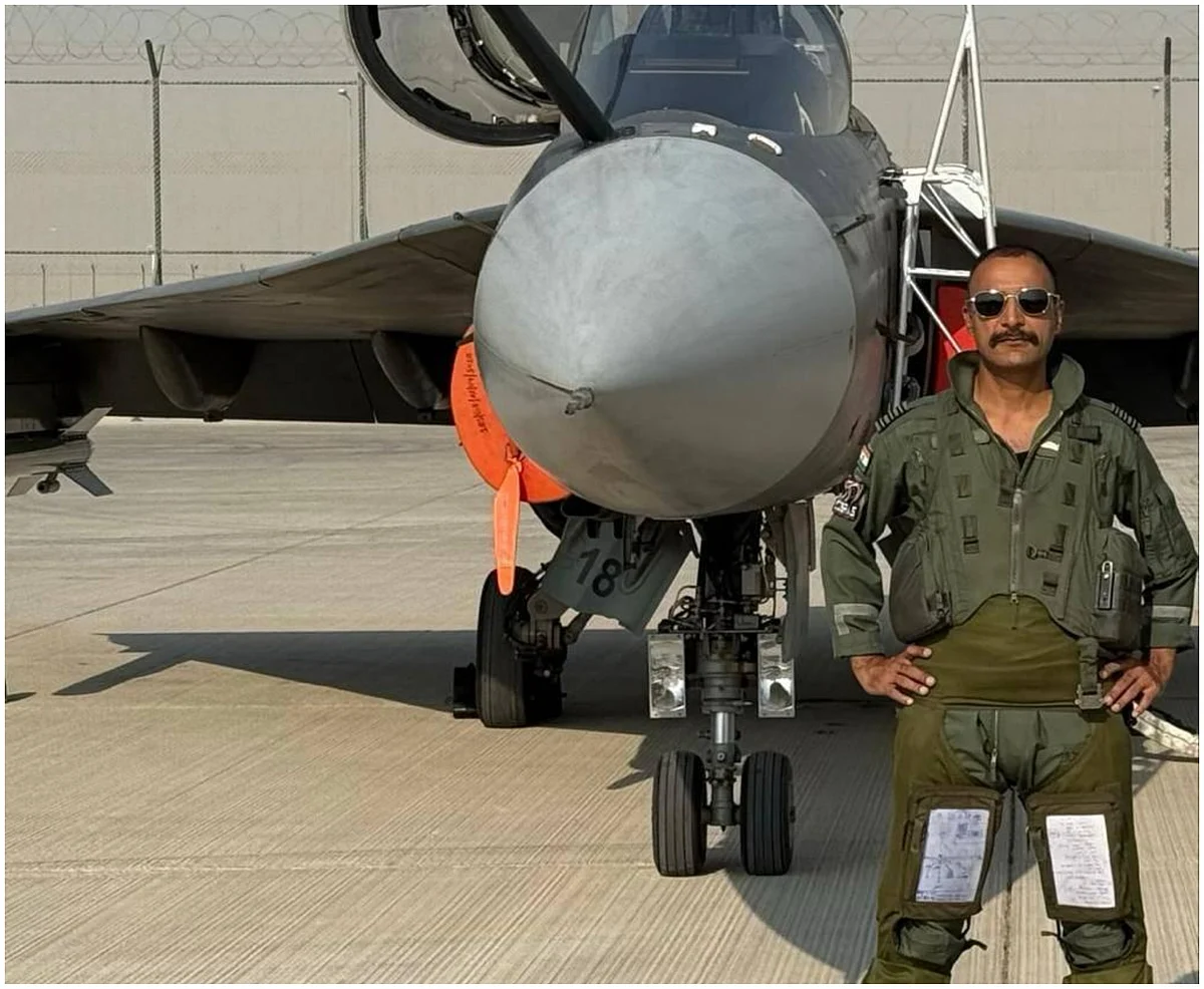 'Trajik Kayıp': Hindistan Hava Kuvvetleri, Dubai Hava Gösterisi Kazasında Ölen Savaş Pilotuna Saygı Duruşunda Bulundu