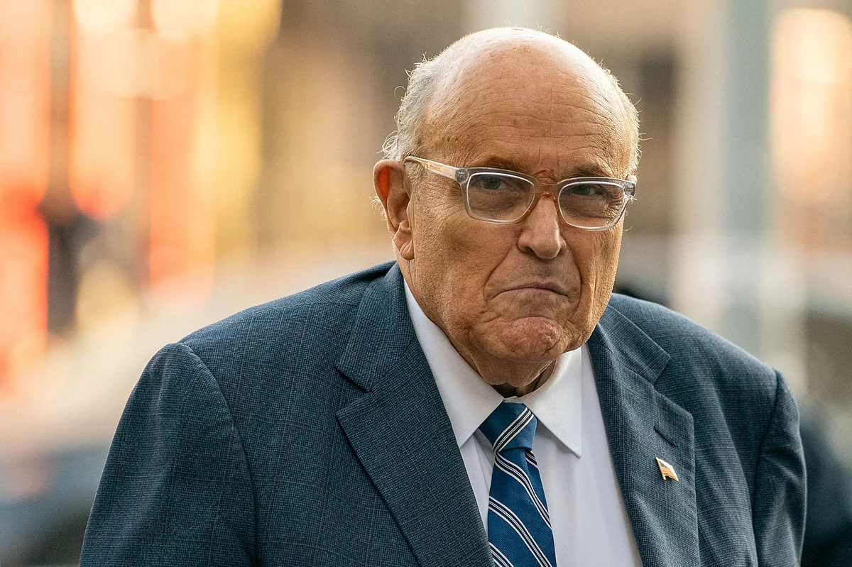 Trump, 2020 Seçimlerini İptal Etme Çabalarıyla Bağlantılı Müttefikleri Giuliani'yi Affetti