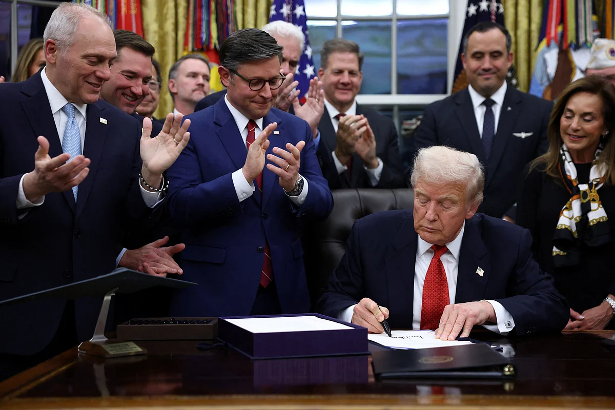 Trump, Tarihteki En Uzun ABD Hükümetinin Kapatılmasını Sona Erdirmek için Anlaşma İmzaladı