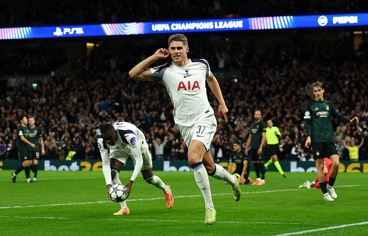 Van De Ven, Spurs için Çarpıcı Golün Ardından Messi Karşılaştırmalarını Kazandı