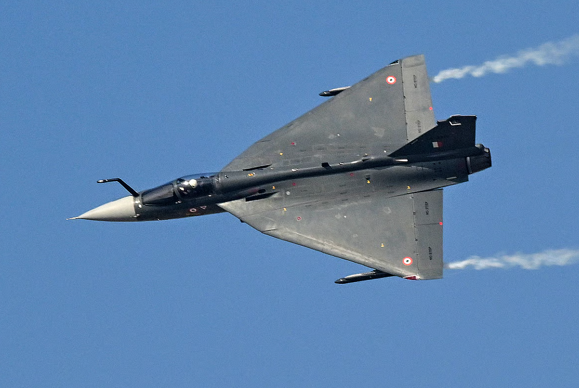 Video: Tanıklar 'Soruşturmaya Yardım Etmek' için Dubai Airshow Jet Kazasının Son Anlarını Paylaştı