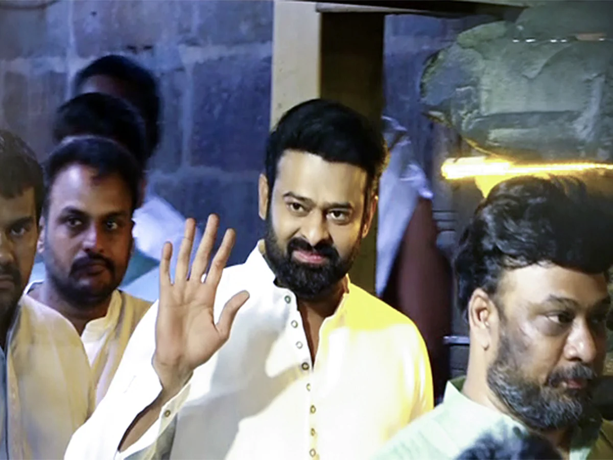 Yapımcılar, Prabhas'ın "Raja Saab" ın Serbest Bırakılmasının Gecikmeyeceğini Doğruladı