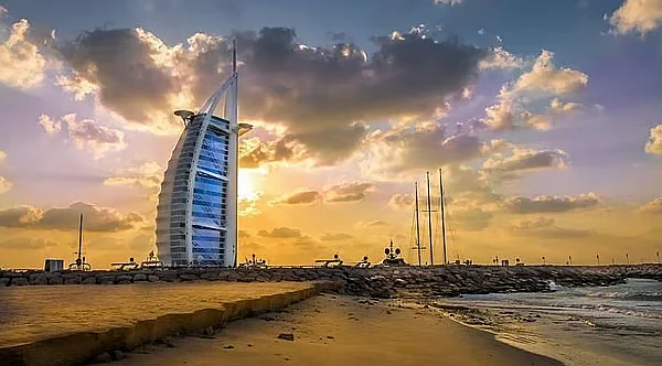 Yarın BAE Hava Durumu: Dubai Sıcaklıkları 20ºc'ye Düşecek; Geceleri Nem