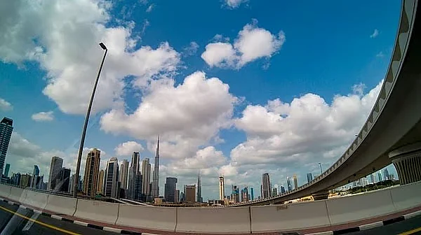 Yarın BAE Hava Durumu: Dubai Sıcaklıkları 24ºc'ye Düşecek; Geceleri Nem