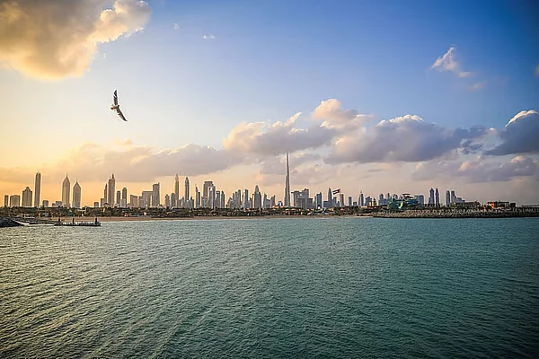 Yarın BAE Hava Durumu: Sharjah Sıcaklıkları 16ºc'ye Düşecek; Geceleri Nem