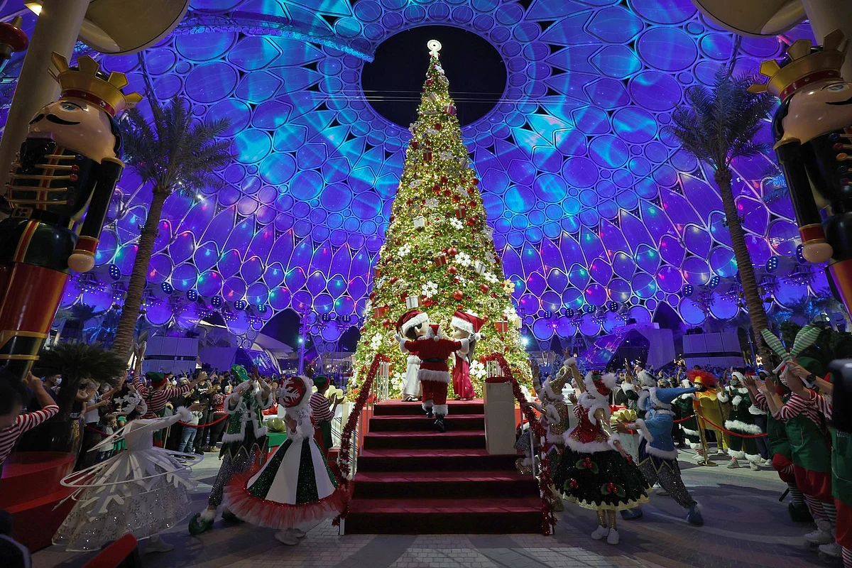 9 Aya Kadar Hazırlık: Dubai'nin En Büyük Noel Ağaçlarını Aydınlatmak için Gerekenler